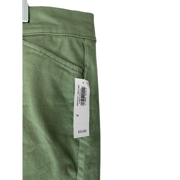 NWT Old Navy Plus Women's Green Cotton Blend Basic Casual Pixie Shorts Size 14 - Picture 3 of 12